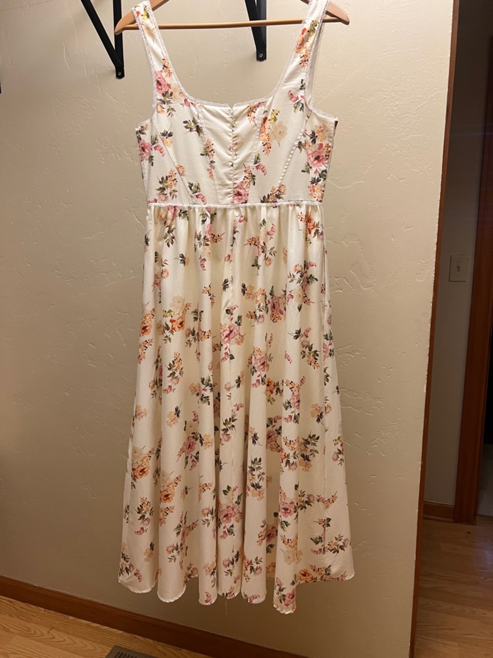 WAYF - Corset Style White Roses Floral Sleeveless Midi Dress - Cotton - Picture 7 of 11